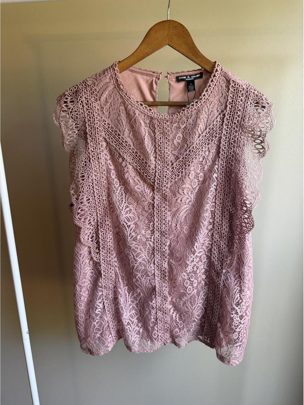 Cable & Gauge lace cap sleeve tank top NWT